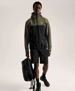 Arc'teryx Men's Beta Jacket Spotlight