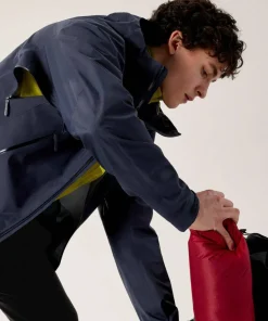 Arc'teryx Men's Beta SL Jacket Black Sapphire