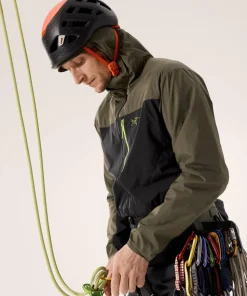 Arc'teryx Men's Squamish Hoody Spotlight