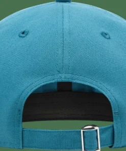La Sportiva Climbing On The Moon Hat Lake